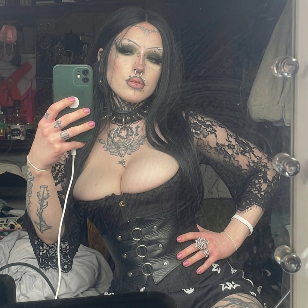 gothmeatbag's tweet photo. White boys already know their place… on their knees sending while I take what I deserve ♠️💸 https://t.co/6riZ8VJIe8