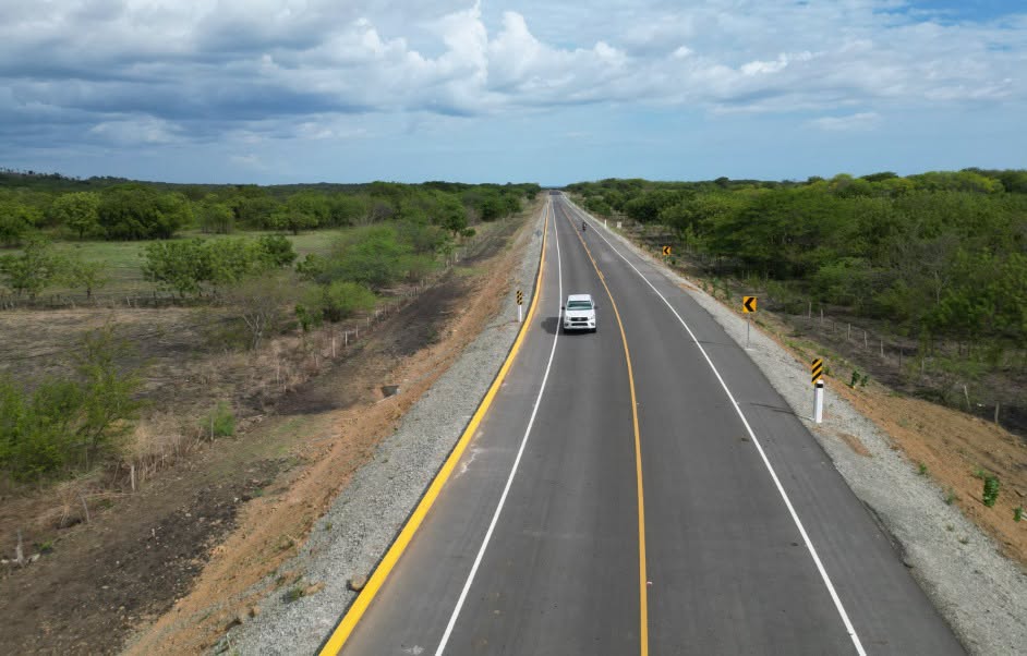 SimboloRev1979's tweet photo. 🛣️ Este 2 de julio, el MTI entregará 119 kilómetros de la Carretera Costanera, desde El Naranjo hasta Masachapa. 🚜

La obra fortalece la conectividad, mejora la movilidad y aporta al desarrollo de las comunidades. 🤝#2026VIVASANDINO #2026SIEMPREMÁSALLÁ #ManaguaSandinista https://t.co/ZFV0TNyh0m