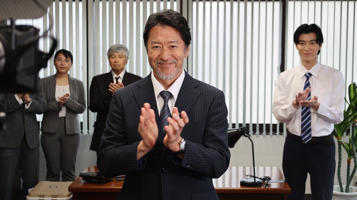 fukuiraptor2026's tweet photo. 映画『フクイラプトル』の小学校シーンの撮影を行いました！🏫
#冨家ノリマサ さん演じる校長先生はダンディーで、存在感が凄かったです！
完成作品にご期待ください🦖
#映画フクイラプトル https://t.co/gzEzFsoTDP