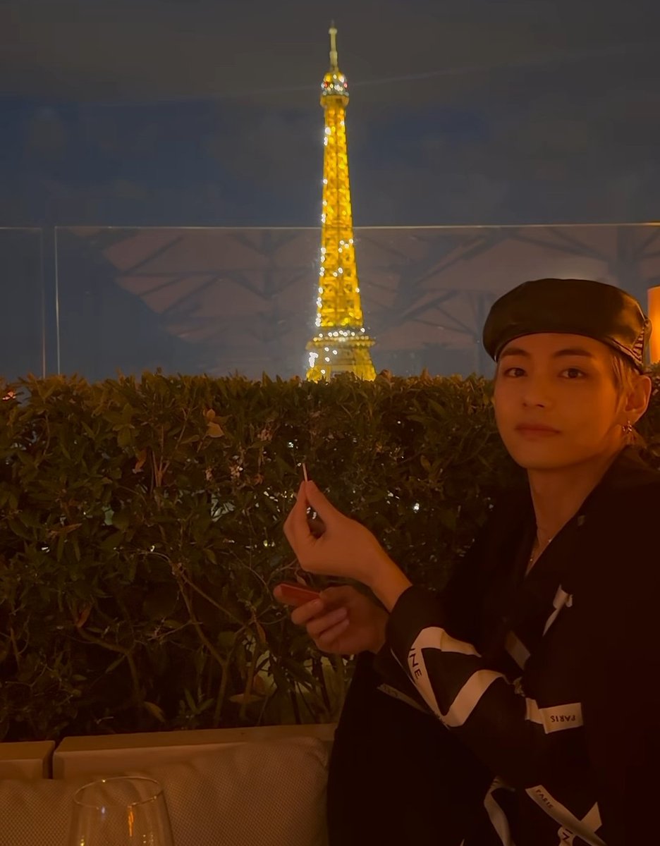 Gloss_uga's tweet photo. なんてParisが似合うんだ✨
ストーリーの選曲がユンギさんとおんなじだ♡🐈‍⬛ https://t.co/UvPvA8bnZY