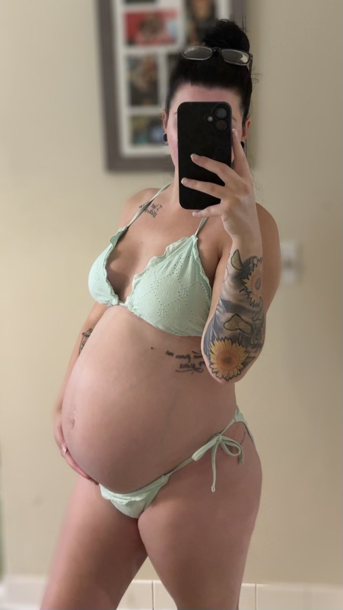 haloxoseductive's tweet photo. The best birthdays are spent in itty bitty bikinis 😍💚🥰 https://t.co/WLmkrDX7Vg