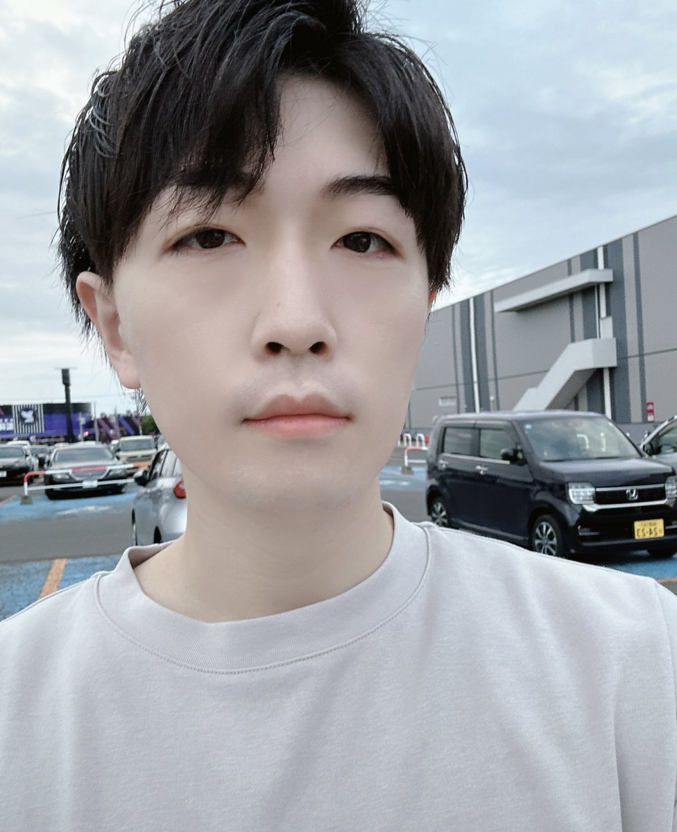 ONGwowow's tweet photo. 目が死んでる笑 https://t.co/EgqHKOVvSF