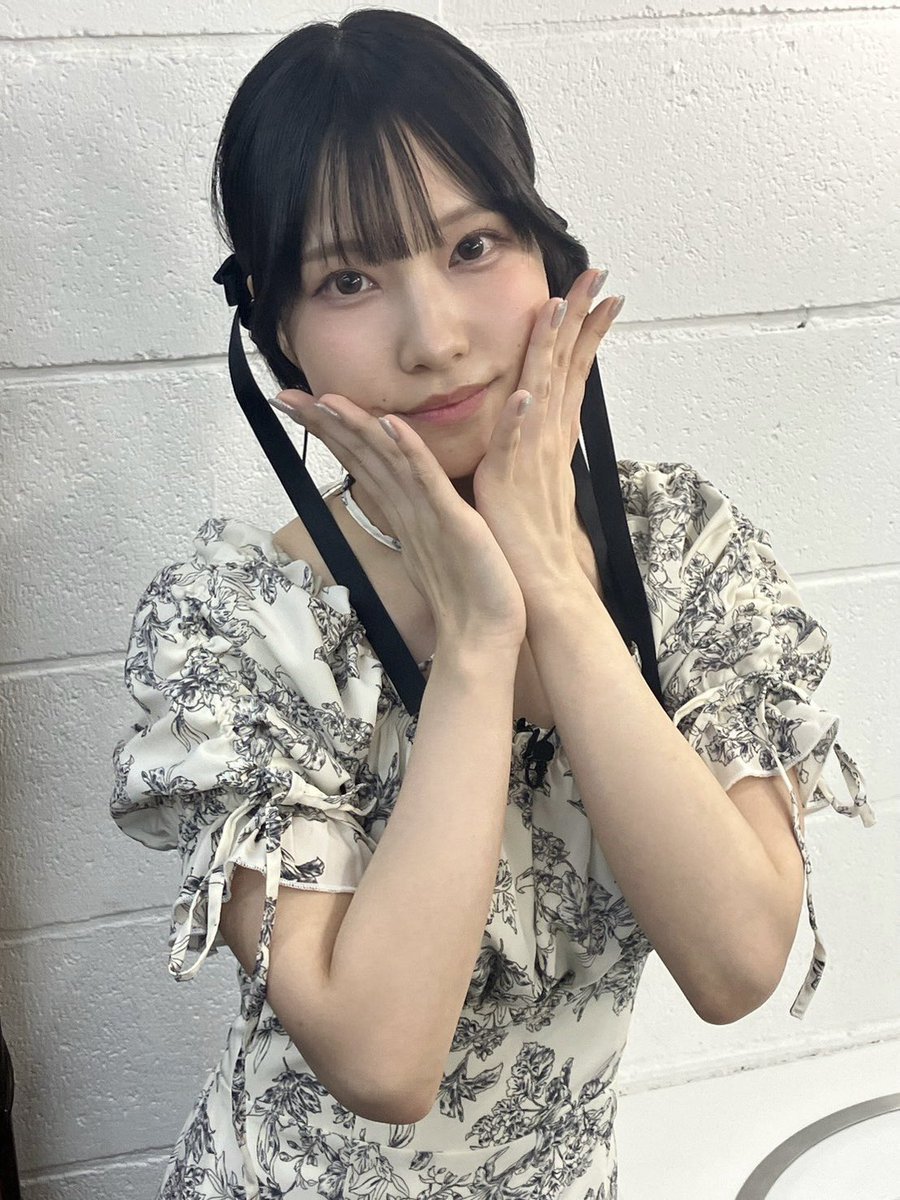 Uehara_Ayumi_'s tweet photo. ミーシャの耳をイメージして、ヘアメイクさんがお団子ヘアにしてくださいました🐈🐾

放送直前特番は
7/1(水)、7/3(金)にリピート放送があります！
よろしくお願いいたします✨

 #ブチ切れ令嬢  #at_x https://t.co/jLM2GbID7n