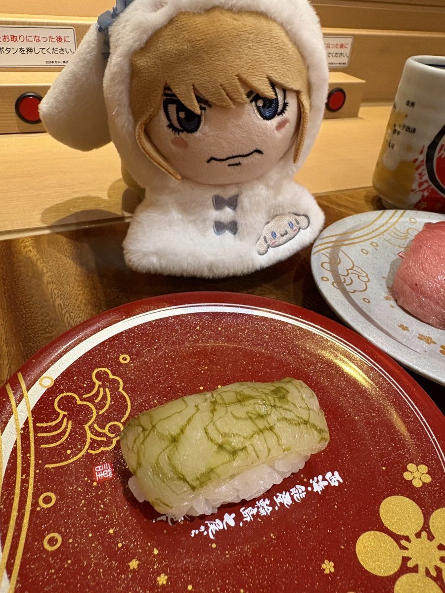 ___karin23's tweet photo. 金沢満喫した🫶🏻
全然時間足りなくて困った！

すごくエビを狙っているマオさん
すごく大根を狙っているマオさん
すごく8番を狙っているマオさん

#マオが止まらない https://t.co/V6zh0RyHMx