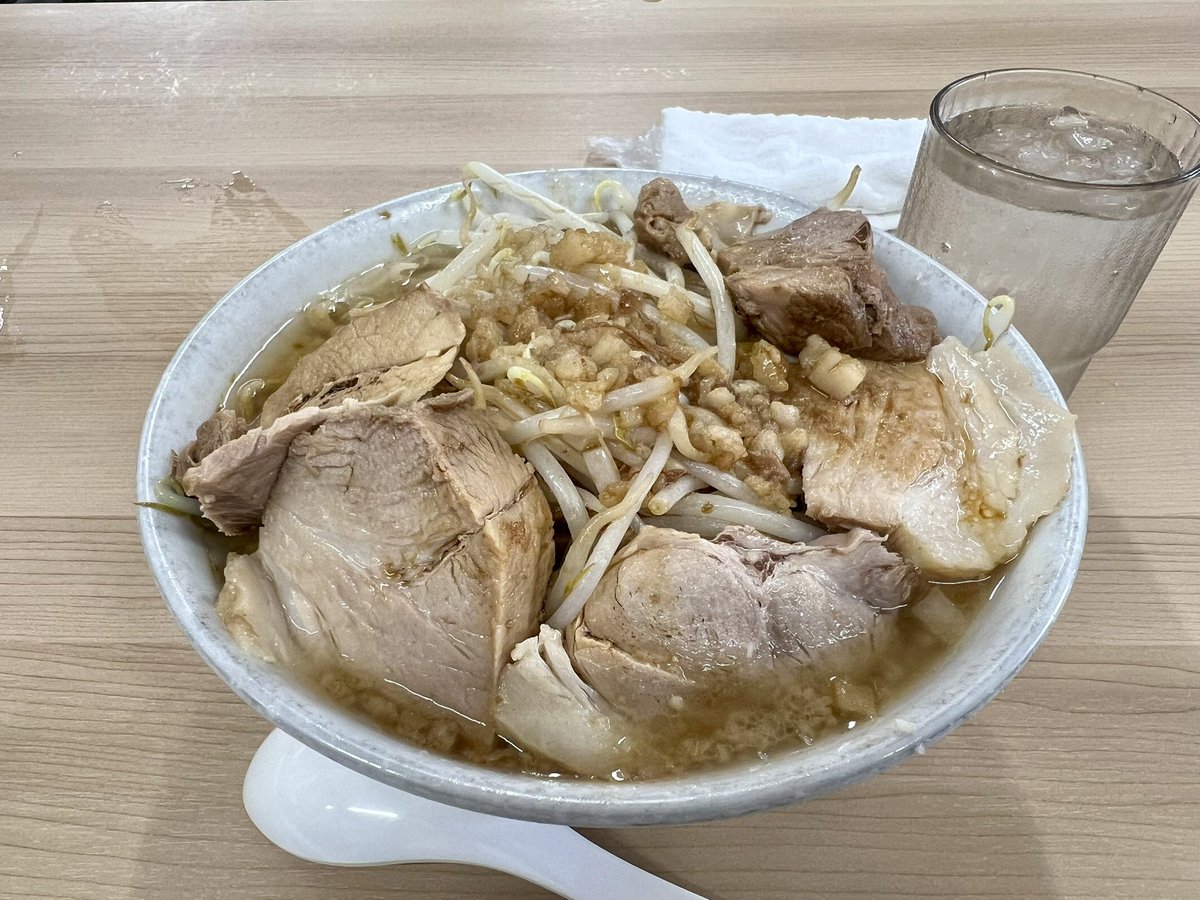 ryuji727's tweet photo. 少なめのオーダーでいいわ
基本300らしいw

ラーメン荘 おもしろい方へ 野崎店
https://t.co/2sDbceAW5j https://t.co/gbrlmZTVPN