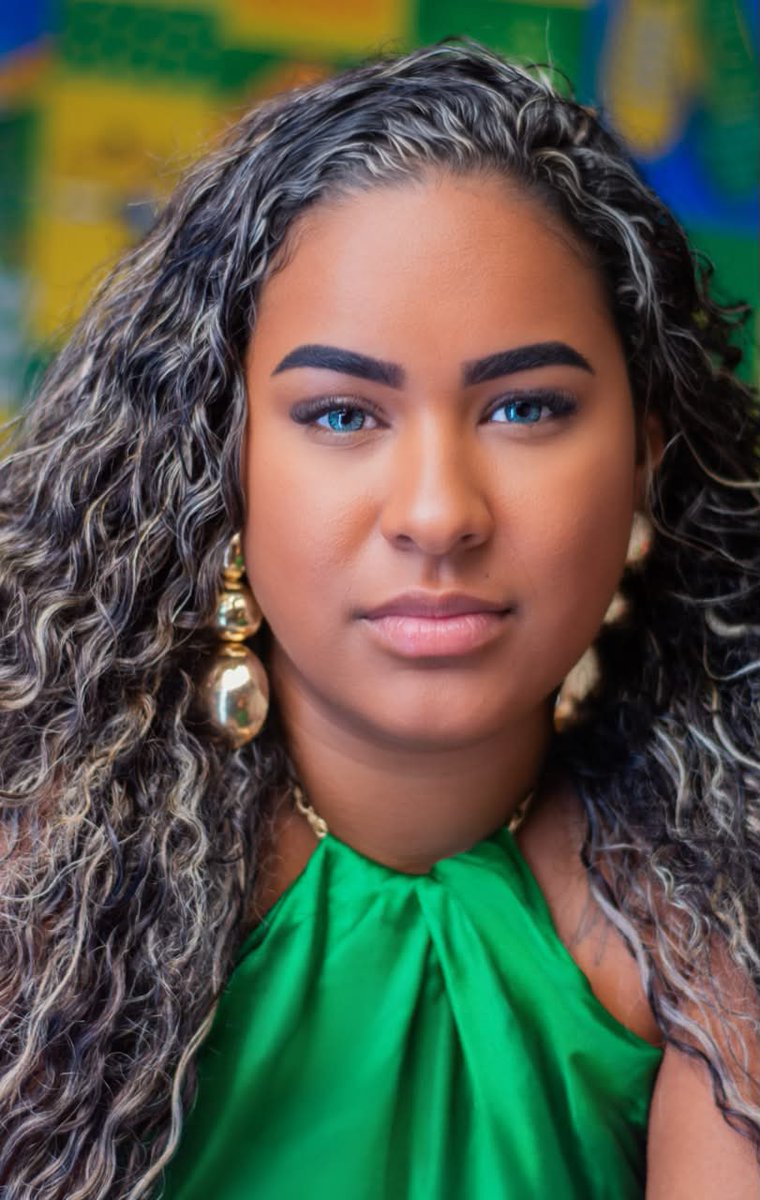 AgathaC29's tweet photo. "Trintei! Bem-vinda, nova década” ✨🍀🥳 https://t.co/5gBRiWHnNk