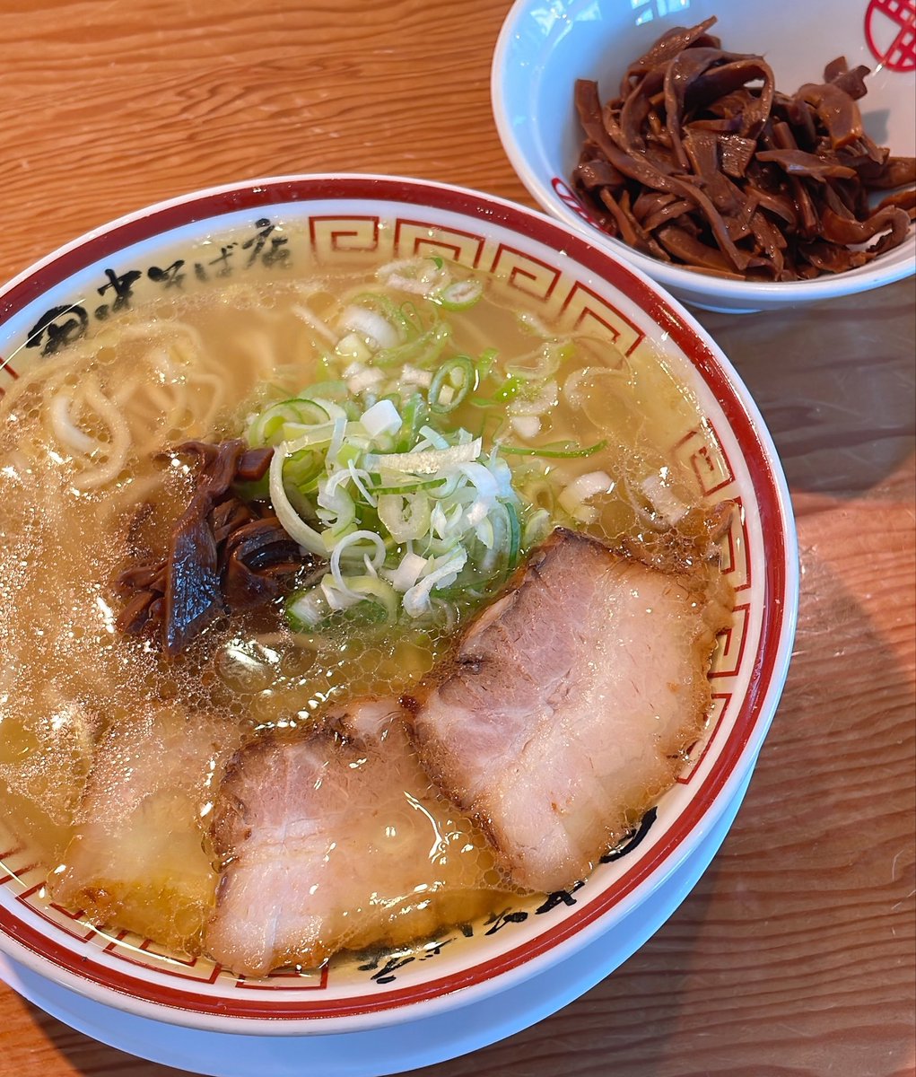 djonarawagasu's tweet photo. 娘が校外学習で珍しく9時前に登校出来たので未だに連日夜通し咳で眠れてないけど数ヶ月行けなくて困ってた所に通院🏥後ご褒美田中そば🍜😍✨ここは2回目、背脂は自分から吸収してもらうとして、鶏油に🐔肺炎にはなってなくて良かった😭✨🙌
 #らーめん https://t.co/vprcDk3BJ8