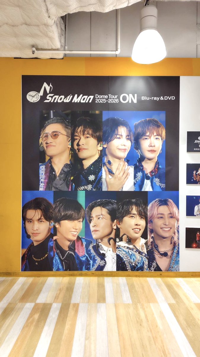 TOWER_NUchaya's tweet photo. 【Snow Man①】

本日ついに‼️
『Snow Man Dome Tour 2025-2026 ON』
Blu-ray&amp;DVD 入荷しました💫

発売を記念して
＼店内にでっかいSnowMan登場⛄️／
その他施策も盛りだくさん
❄️特大看板
❄️ポスタージャック
❄️パネル展
※7/12(日)まで

#SnowMan_ON
#それNUに推させて下さい https://t.co/qvN8n8xF8W