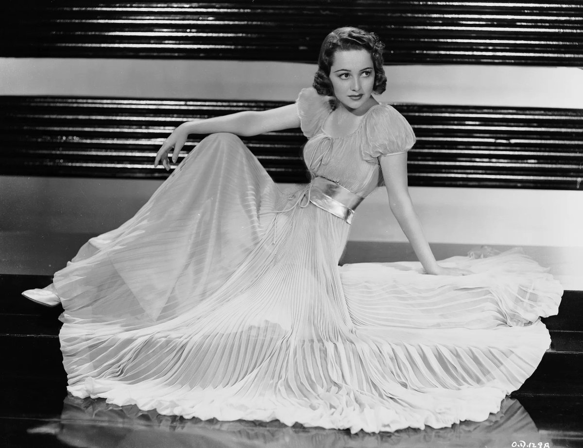 NathanFrancis__'s tweet photo. "Famous people feel that they must perpetually be on the crest of the wave, not realising that it is against all the rules of life. You can't be on top all the time, it isn't natural."

🎭 Hollywood legend Dame #OliviaDeHavilland was #BOTD 1 July 1916. #Film #Filmmaking https://t.co/l8a3ALHFbP