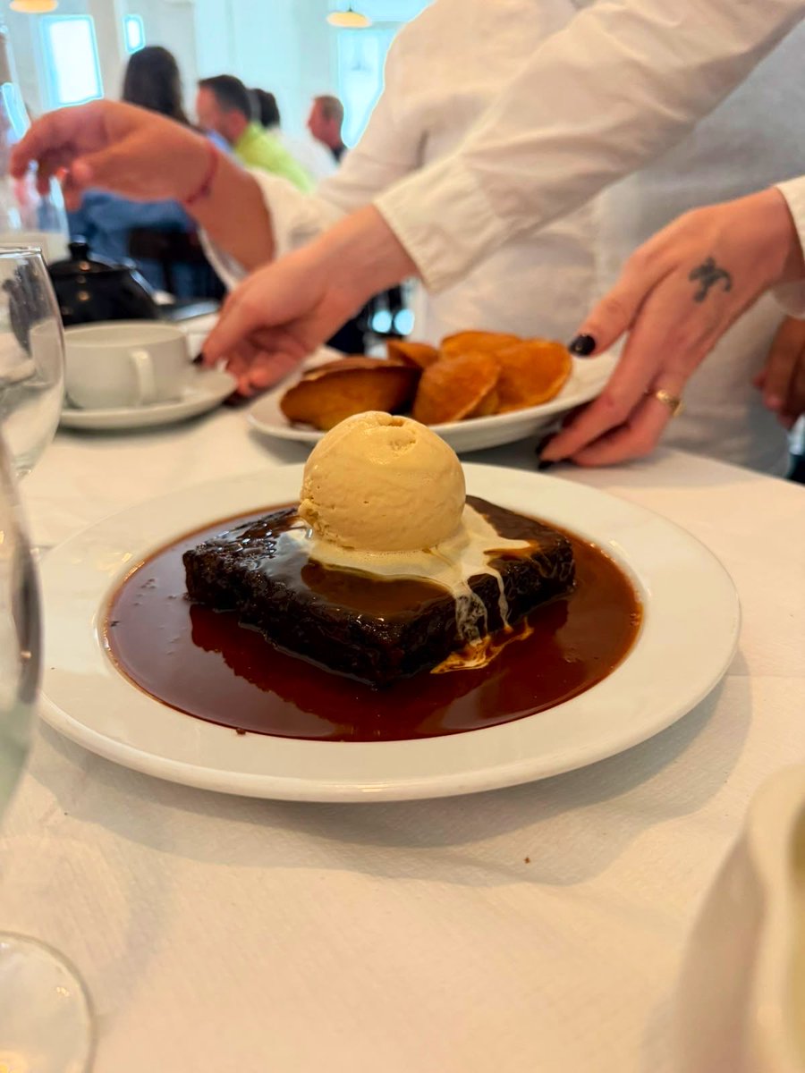 vaneklein's tweet photo. St. JOHN, Smithfield. Fergus Henderson changed the way the world sees British cuisine. Honest ingredients, impeccable execution, and the confidence to let simplicity speak for itself ๐๐ป๐ฌ๐ง
#StJohn #Smithfield #FergusHenderson #LondonDining #BritishCuisine #MichelinGuide #LondonRestaurants #FoodCulture #TimelessStyle #LondonFood