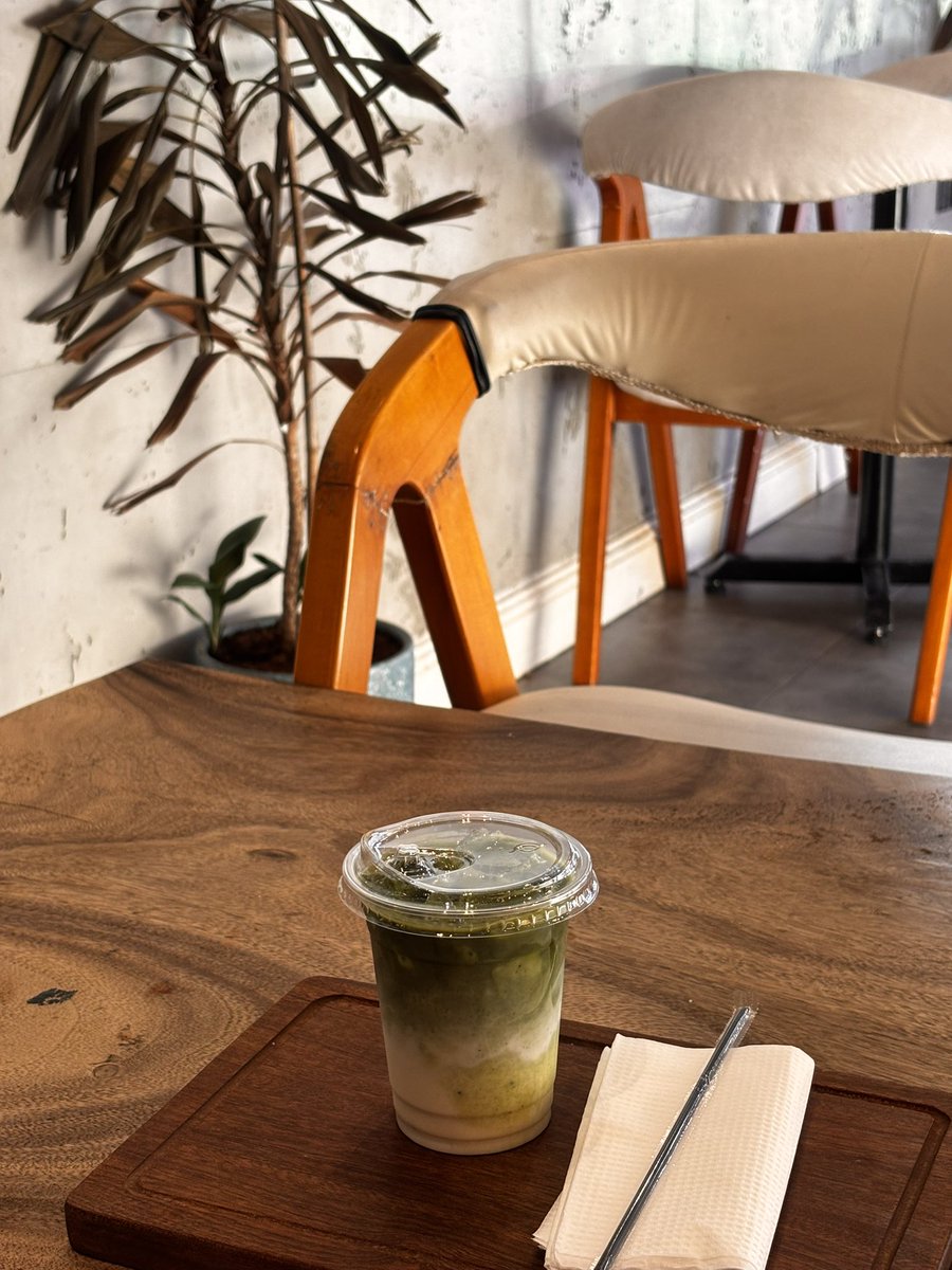 Mgoof6's tweet photo. Cozy corners and matcha therapy https://t.co/zVpWkglhT8