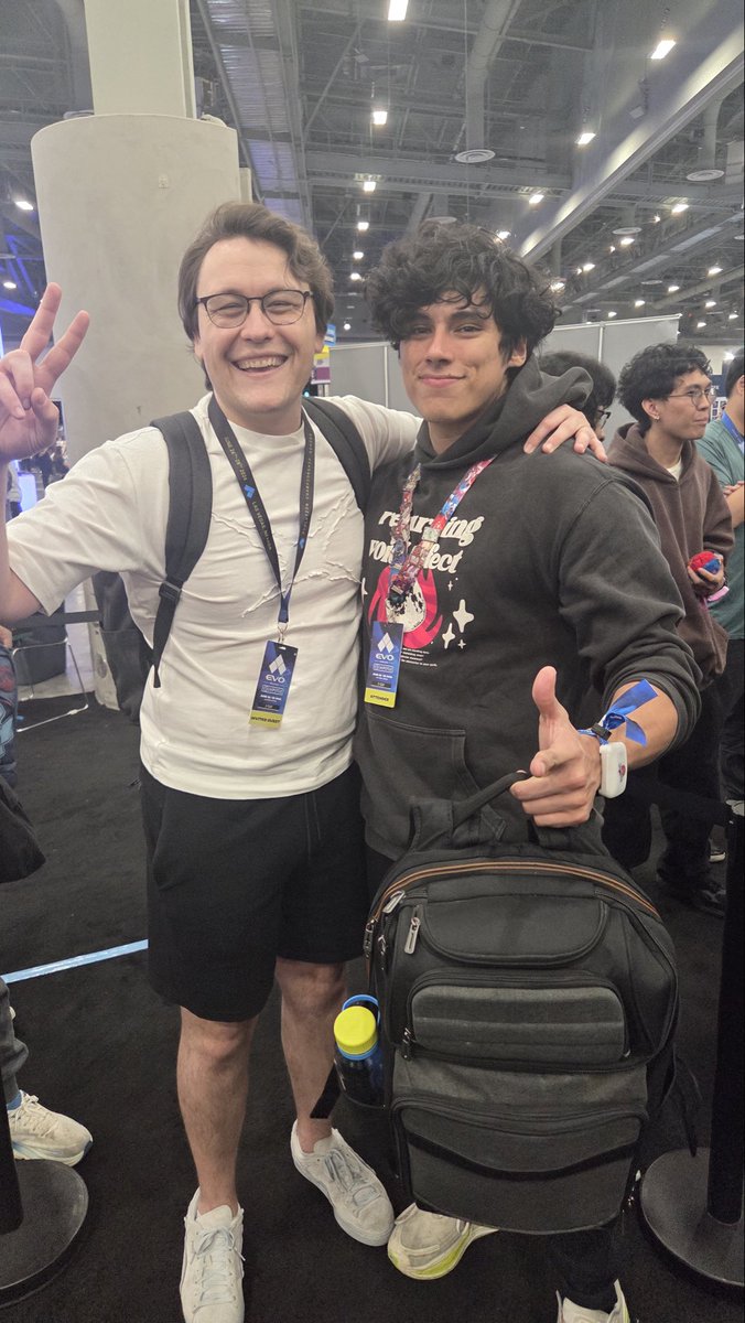 dolocheetos's tweet photo. More pics from evo! Got to meet a lot of devs and artist and even @RogersBase! Really cool and nice guy! https://t.co/RdGcqFzo7z
