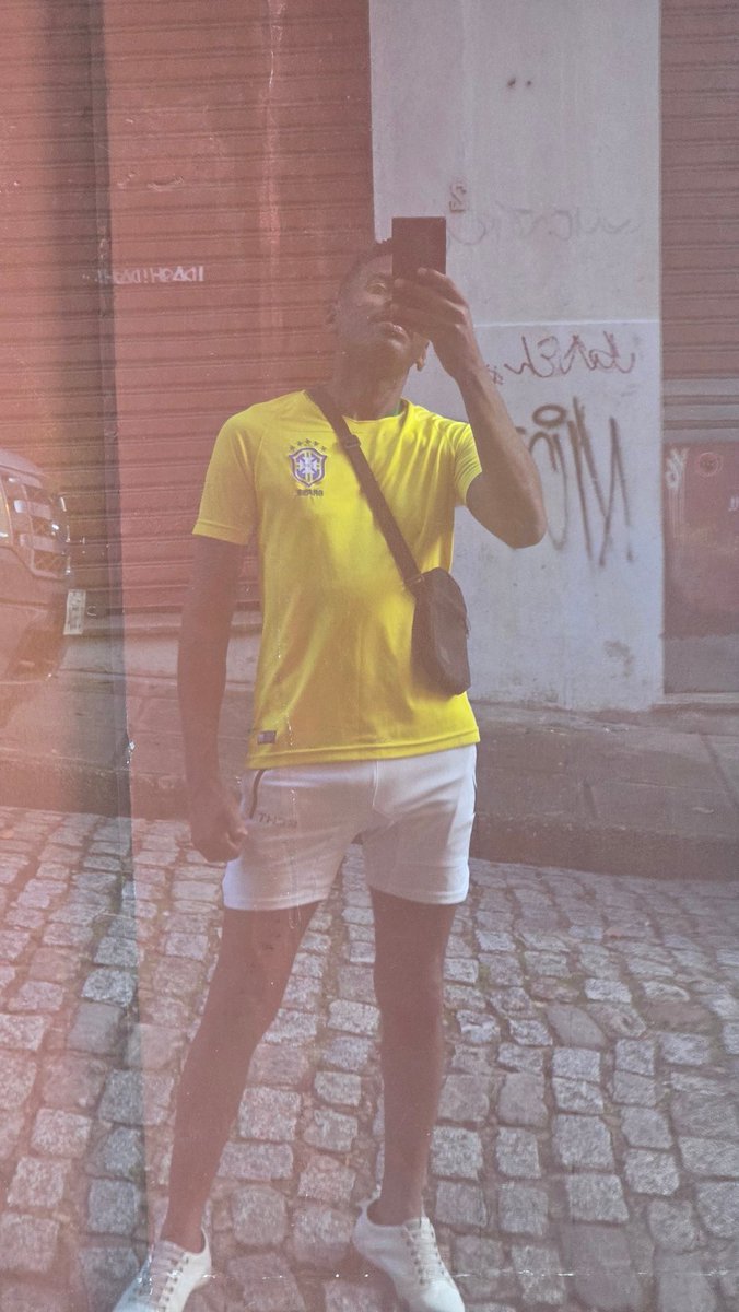 phernando179's tweet photo. Energia boa, mente tranquila e foco no próximo nível. 💛🇧🇷✨ #Brasil #Lifestyle #InstaGood #Vibes #StreetStyle https://t.co/0q50U6S4HP