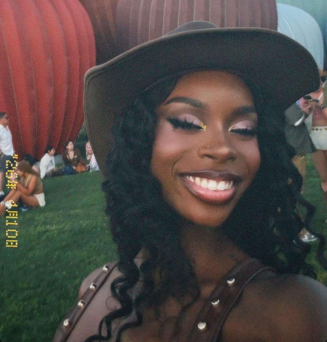 Everyoneloveja's tweet photo. @nuevaayor Pretty smile with a good skin, try again 🤣🤣🤣🤣 https://t.co/9DLZk7j4k8