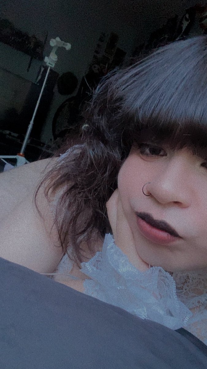 femboyzombiee's tweet photo. white lace post https://t.co/aOSvSdyFBN