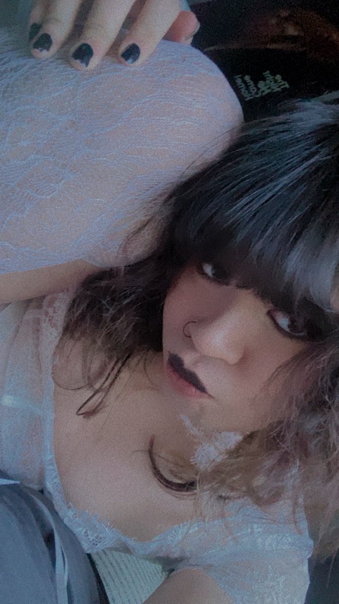 femboyzombiee's tweet photo. white lace post https://t.co/aOSvSdyFBN