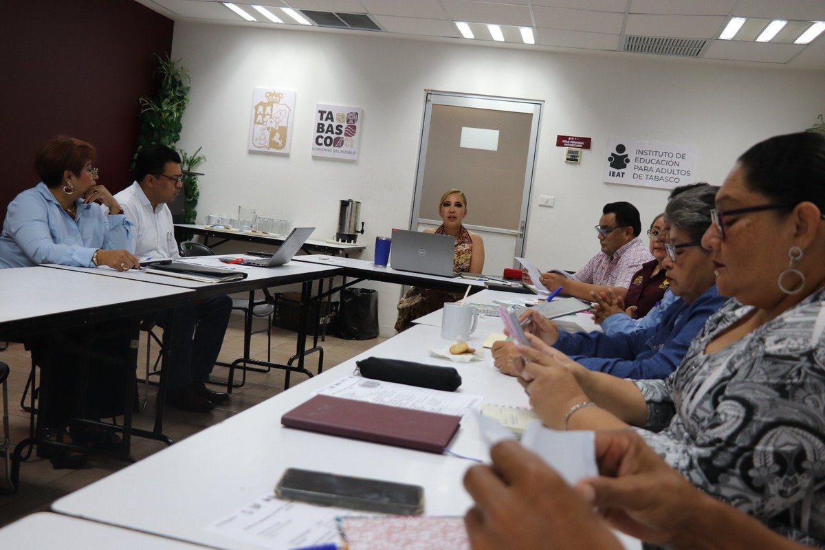 IEATTABASCO's tweet photo. La DG del #IEAT, Ana Silvia Fuentes Falconi, encabezó reunión de seguimiento para evaluar las metas alcanzadas. De manera simultánea las y los encargados de las 19 coordinaciones de zona hicieron lo propio en sus respectivos integrantes. https://t.co/dP4q9SCsX6
