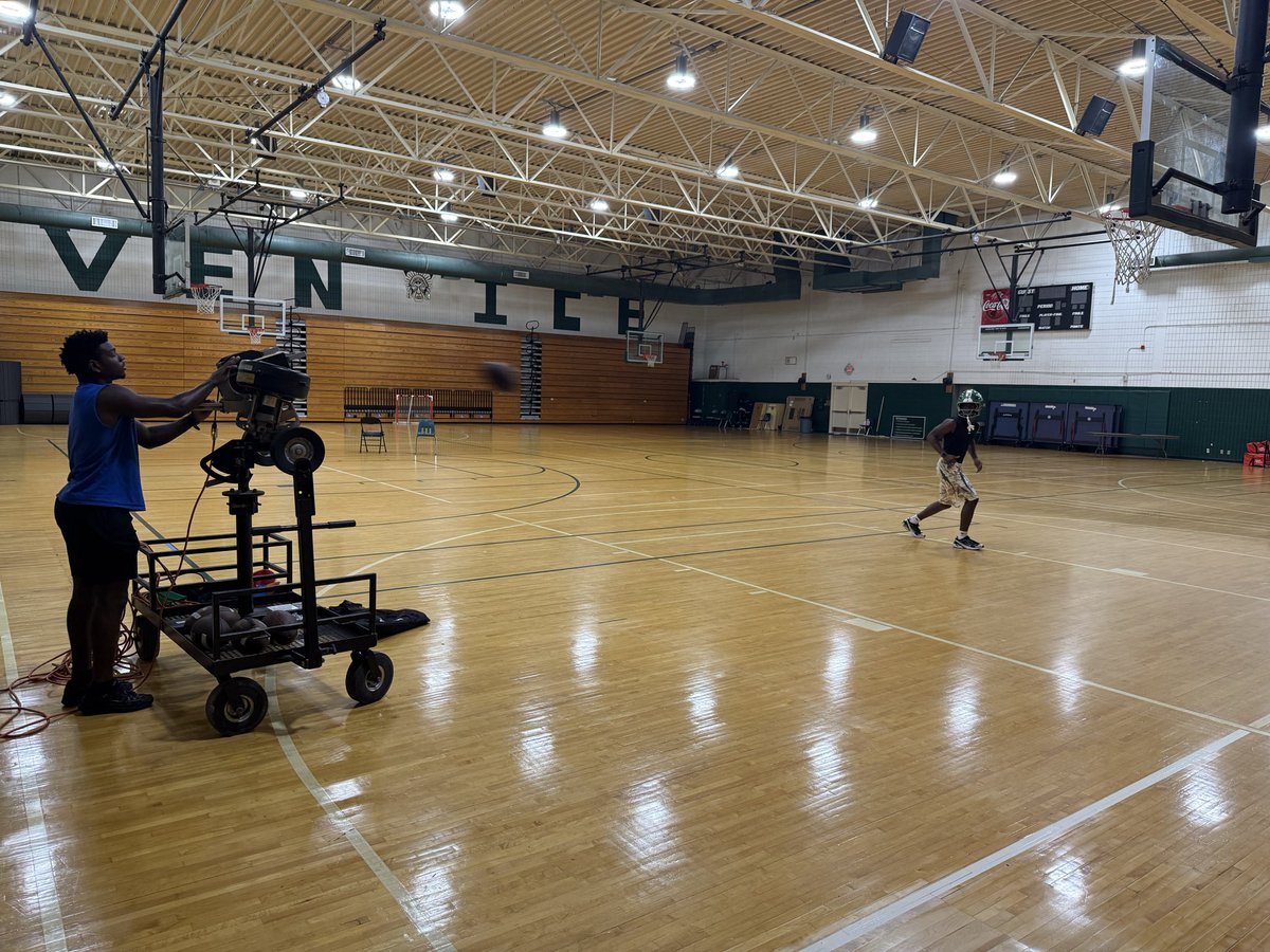 john_p34's tweet photo. @JrMannings showed up at 6:15 AM to get a little extra work in on jugs machine.
#ITSJUSTDIFFERENTHERE
#CULTURE https://t.co/23TLNhcpYU