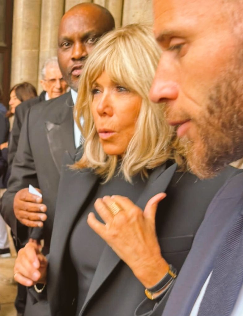 KinataKopi's tweet photo. @EmmanuelMacron @BrigittteMacron @fondationchirac @quaibranly @Elysee @Le_Figaro @DirectBFMTV @TF1Info Je réitère mes remerciements à Madame la Présidente Brigitte Macron,à ses Proches Collaborateurs et à toute son Équipe de la Sécurité. https://t.co/wprPD1cLzP