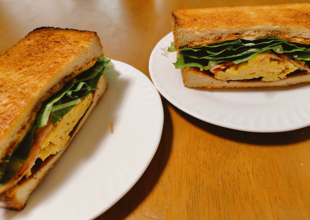 nutty_gin's tweet photo. おはようございます
朝ごはんはホットサンドです
たまご、ベーコン、チェダーチーズ、ロメインレタスを挟みました😁
子どもの事で次から次へと問題が出てくるけれど、意見が会う人って本当に貴重なんだな、と感じますね
#朝ごはん https://t.co/ET4MCBssgL