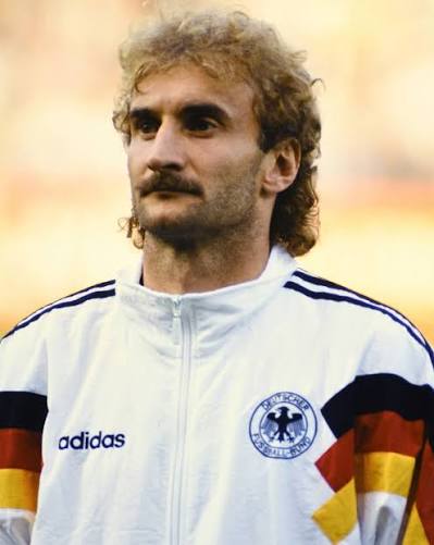 critik0n's tweet photo. Woltemade me recuerda mucho a Rudi Voller https://t.co/T1VuV2ESbU