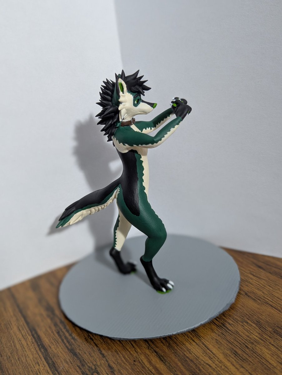Thingymab0b's tweet photo. My newest creation!! #Furry #Miniature https://t.co/fuQuSY9Bgz