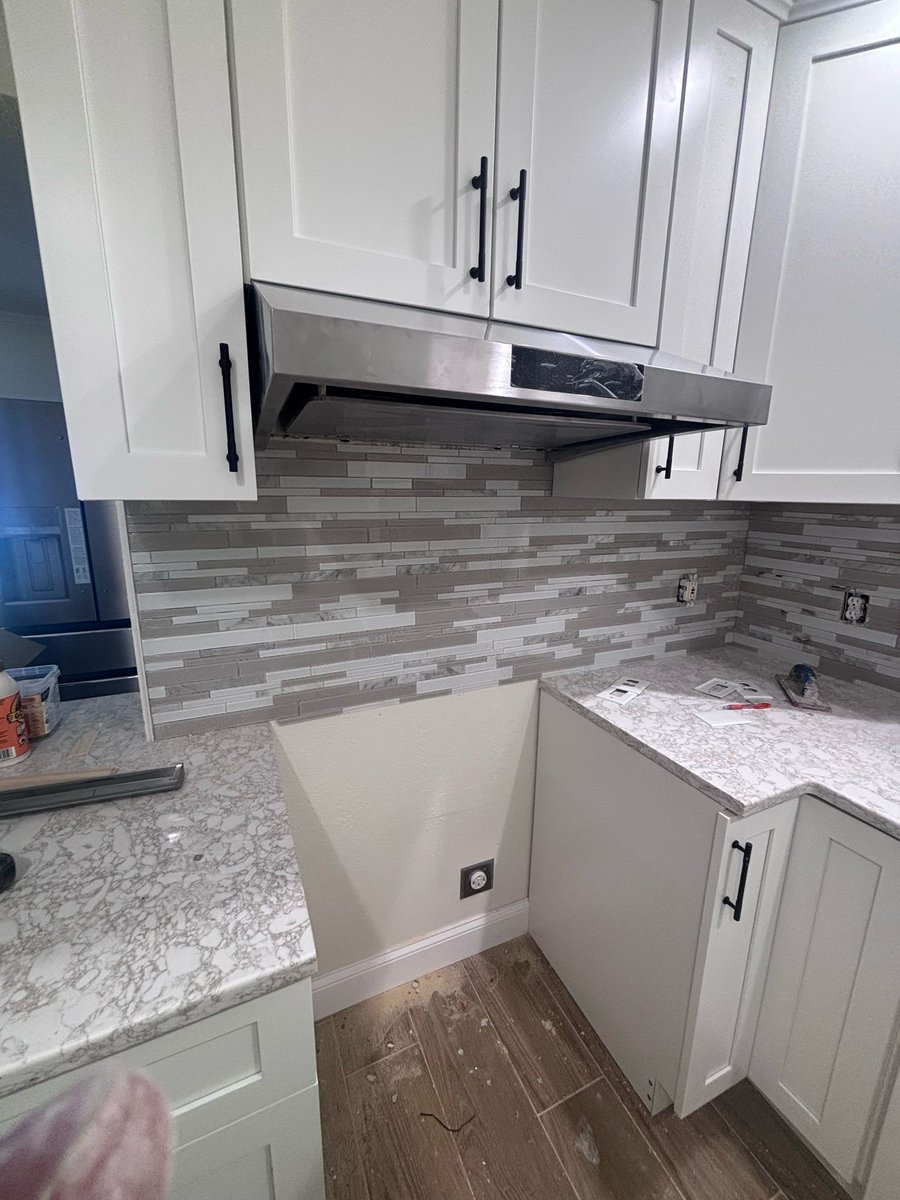 BatzTileRenov's tweet photo. Quality materials, expert installation, and outstanding customer service—that's what you'll get with Batz Tile Renovation LLC.

📞 Call 941-592-3045 today!

#TileInstallation #TileFlooring #BathroomUpgrade #KitchenUpgrade #HomeRemodel #RenovationExperts #ProfessionalService https://t.co/KuNlvUcRJs