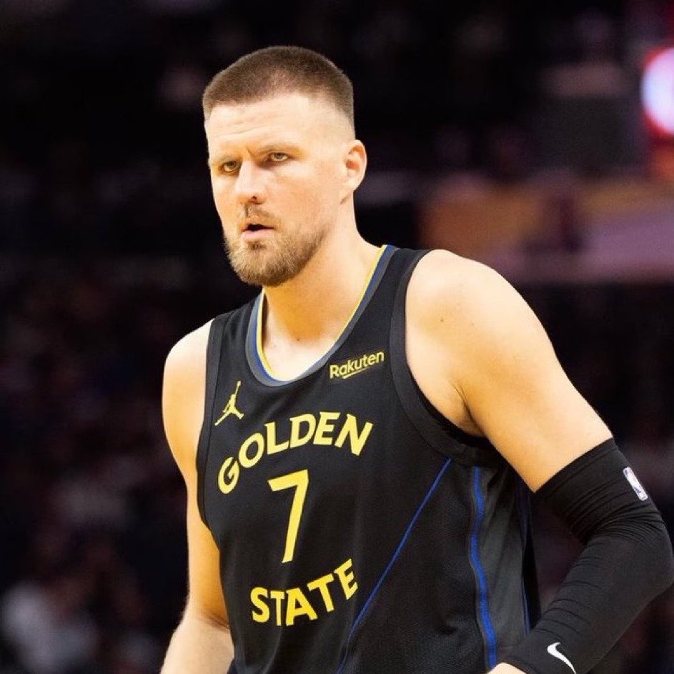 TheHoopCentral's tweet photo. JUST IN: Kristaps Porzingis signs a 2-Year/$40 Million contract to return to the Golden State Warriors, per @ShamsCharania https://t.co/DHrsr8dOoY