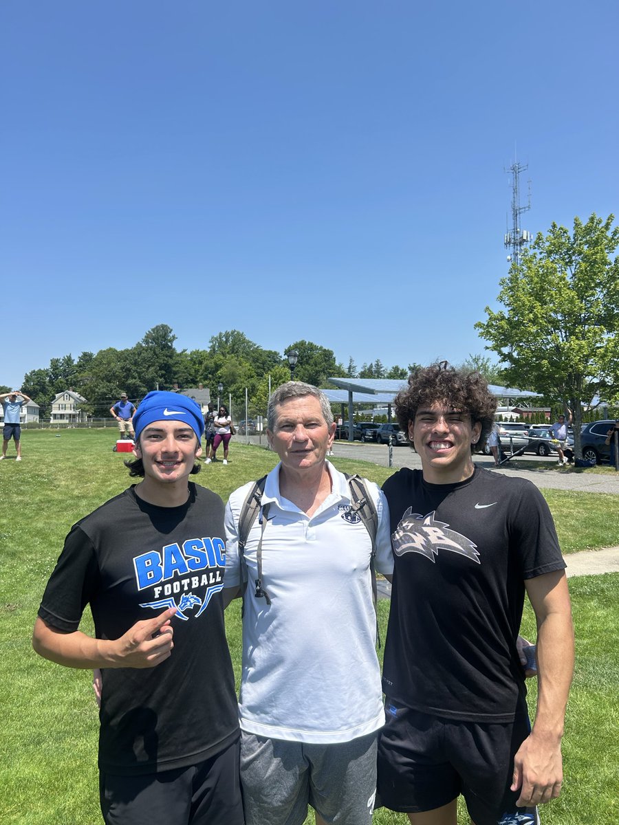 andrew_rod08's tweet photo. Had a great camp at Wesleyan University today! Learned a lot that I can take back home for this season and got to meet a lot of coaches and their staff!
@CoachDBenoit @CoachDiCenzo @coachmelnitsky @CoachJournell @CoachSlesh @CoachVaish @Coach_Will7 @DebeljakGreg @CoachMKellyWPI https://t.co/3nZoLWWYIA