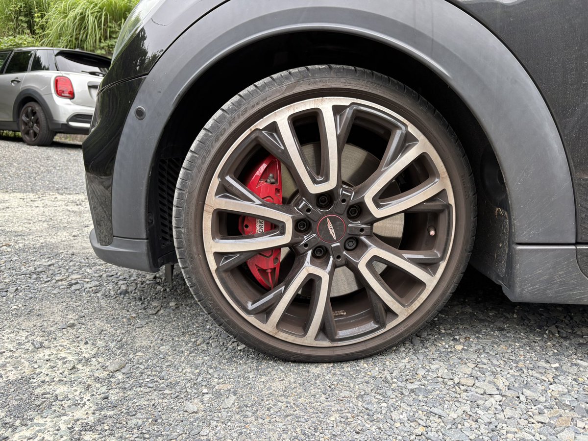 STG6A's tweet photo. 1ヶ月洗車してなくてやばい https://t.co/JfokfBZPeD