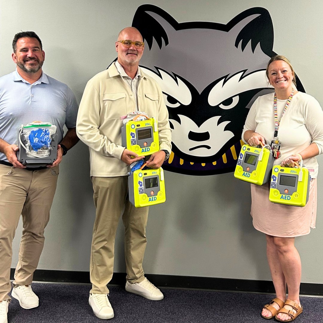 oconschools's tweet photo. 💛 Thank you to the WI Masonic Foundation &amp; ZOLL Medical for donating 5 AEDs to the OASD! These lifesaving devices will replace units at our elementary schools, helping keep our students, staff &amp; visitors safe. We are grateful for your support! #OconPride #OconDriven #Oconomowoc https://t.co/y09rXG0OHk