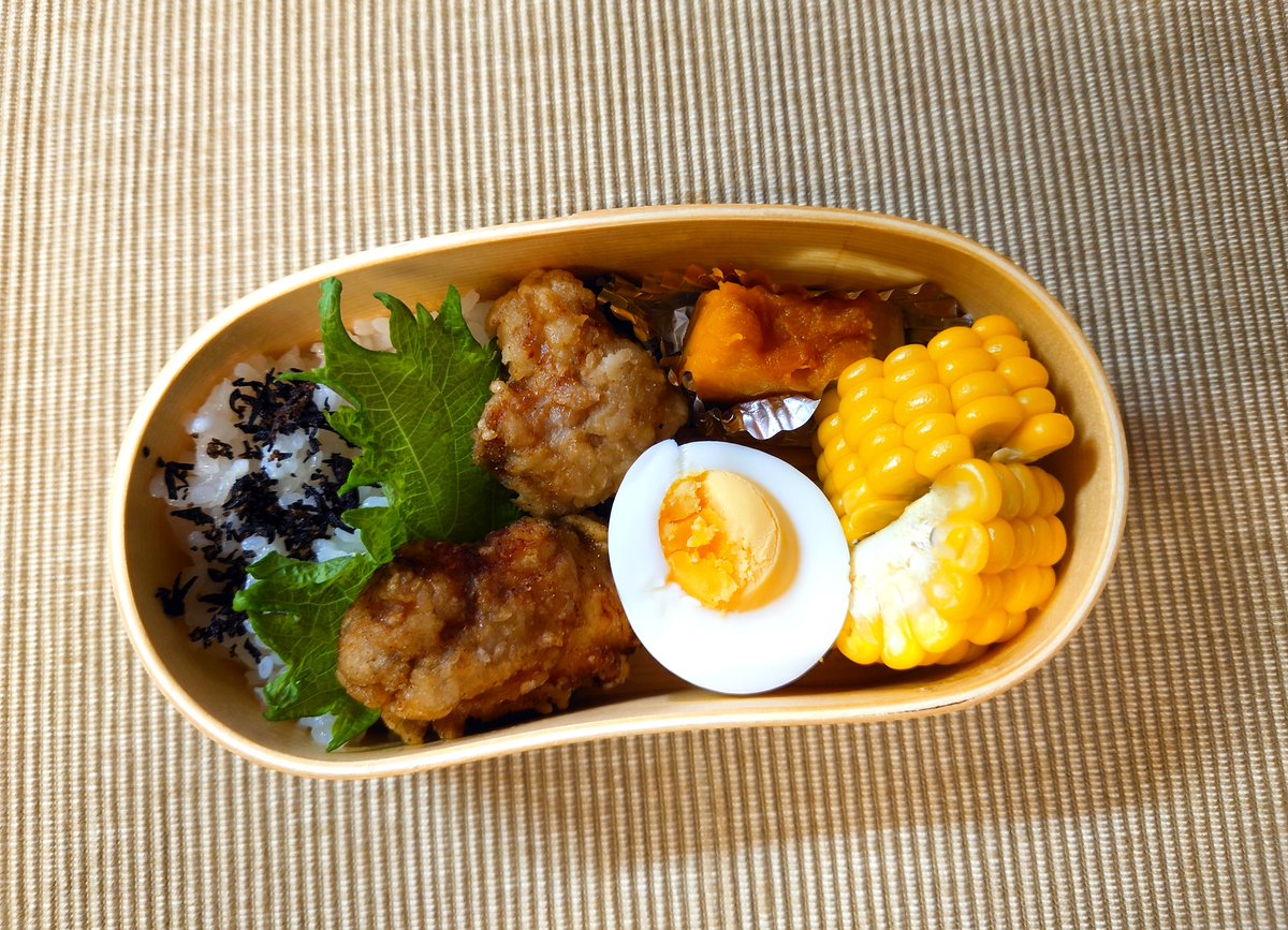 co_ito2's tweet photo. とうもろこし、唐揚げ、かぼちゃ煮物、ゆで卵。行ってきまーす。
#お弁当 https://t.co/ch80Ade4Ia