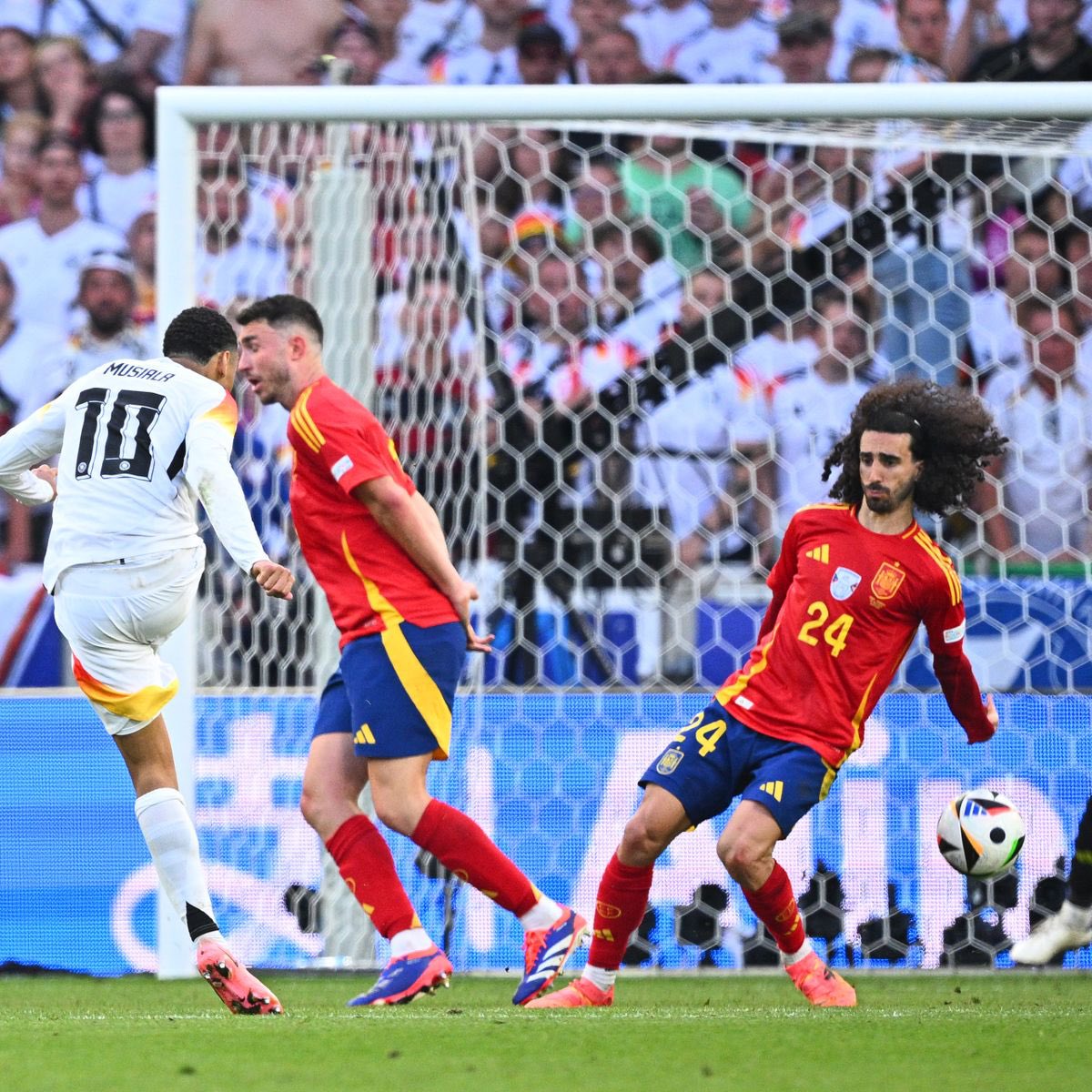 Official_Benji_'s tweet photo. Wie Deutschland beschissen wird Teil 2: https://t.co/wZIJAPKFQP