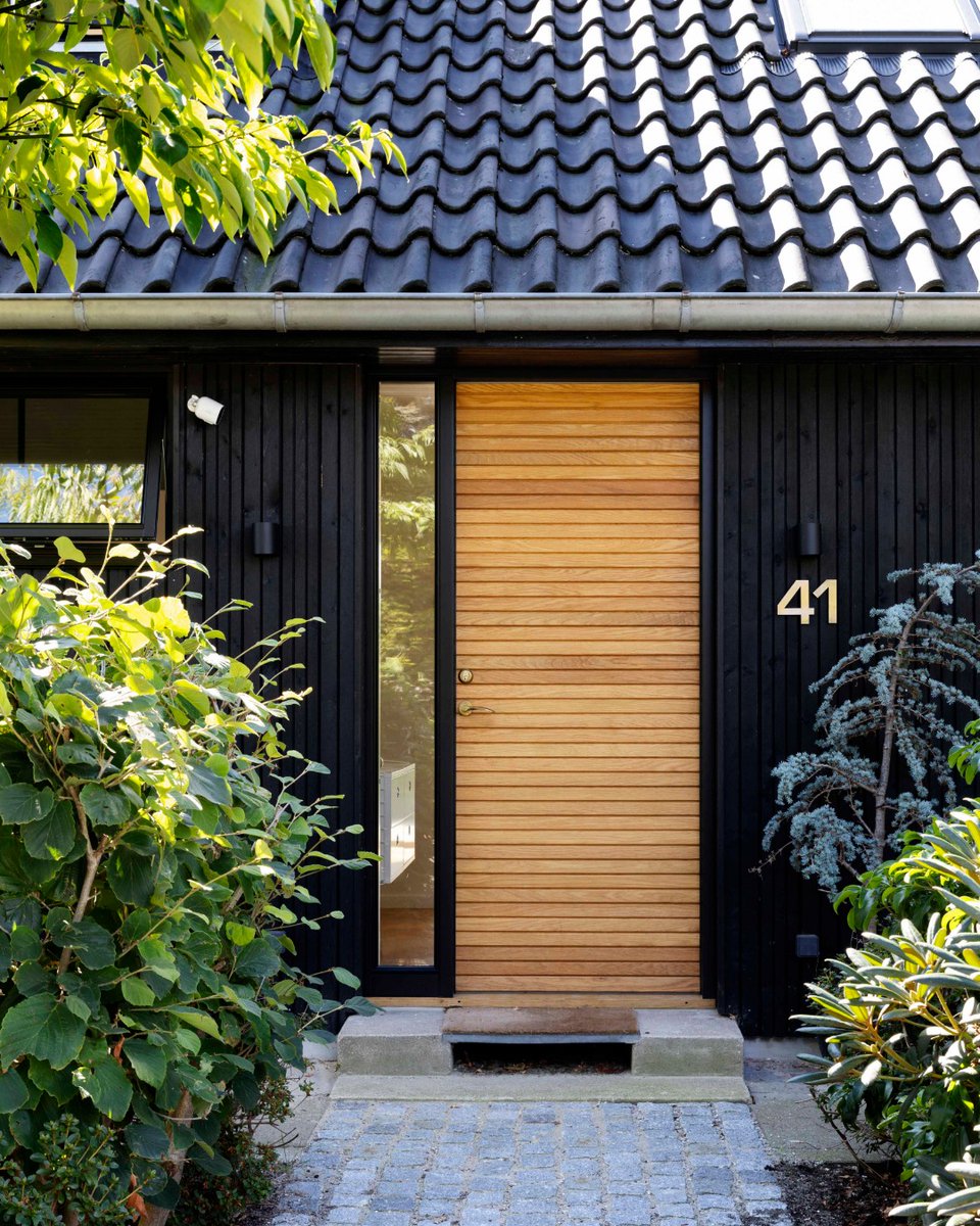 bevarboligen's tweet photo. HVAD ER BEVAR BOLIGEN? Bevar Boligen er en arkitekturpris, som ved at vise gode eksempler på renovering og bevaring ønsker at minde alle fra boligejere til arkitekter, entreprenører og beslutningstagere om at passe godt på de huse og bygninger,… https://t.co/mVlPLs0nLa