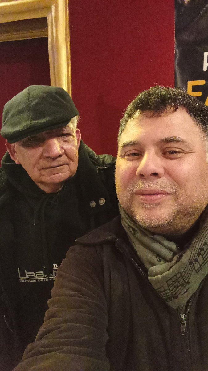 SandroFazzari's tweet photo. Junto a Grandes..  De los Medios de Comunicación https://t.co/Muyp1D5lWx
