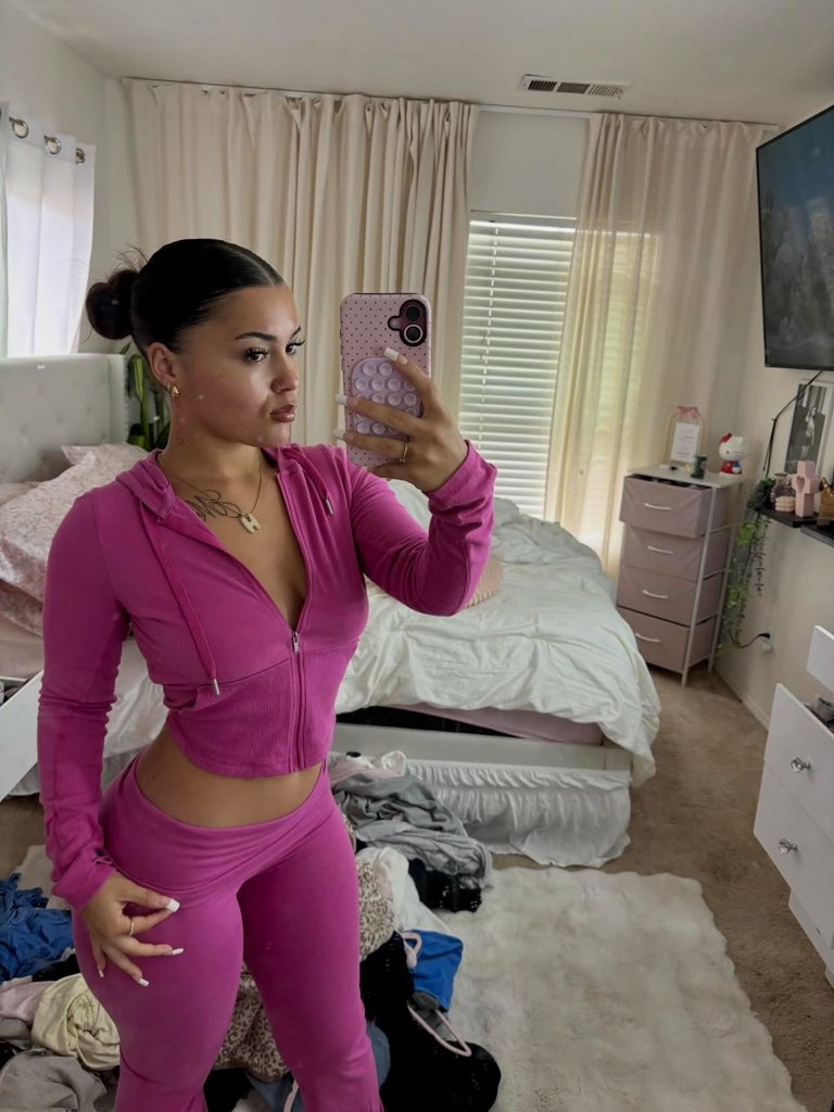 GoddesKira1's tweet photo. I like seeing how quickly you obey a wishlist👅🥴🥴🌟

#findom #cuck #facetime #findomnl #spoiledprincess #cbt #findombe #geldslaaf #sissy #femboy https://t.co/JB1hko3IOw