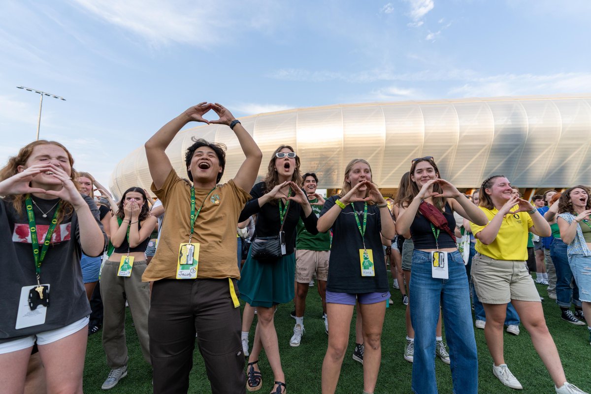 uoregon's tweet photo. Your story starts today ππ
IntroDUCKtion is underway for our newest Ducks! We're so happy to welcome our students to UO over the summer.
Share your photos with us @callmeaduck for a chance to be featured π²
#OregonBound https://t.co/EbYRzGhMqm