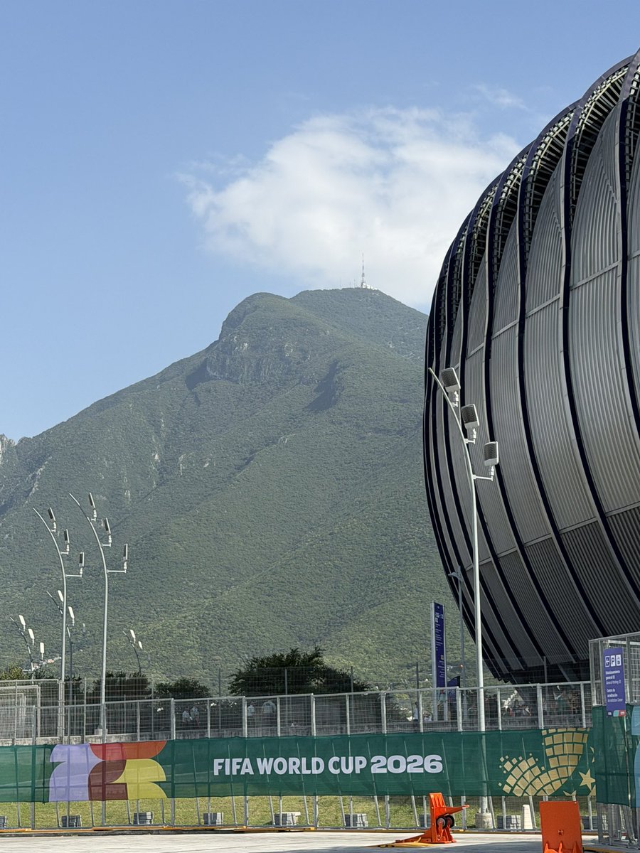OnsOranje's tweet photo. ⛰️🏟️

#NothingLikeOranje #FIFAWorldCup https://t.co/SgXkfvdflP