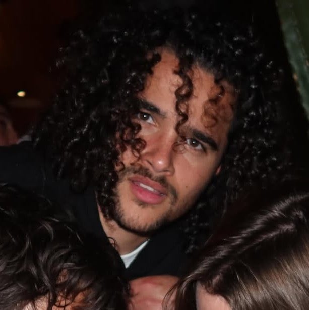 girlsonfillm's tweet photo. the wild curls are really doing something to me https://t.co/0ufoThWlLo