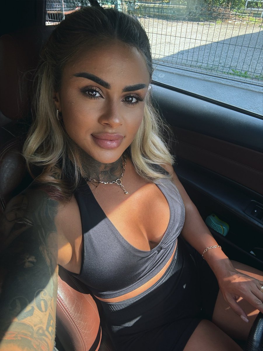 flame_mia's tweet photo. .Caught me smiling… or maybe teasing? 😉🖤j

More of me in the link below 😘❤️

https://t.co/gDhWMZ5kmF https://t.co/5MGR5OSOns