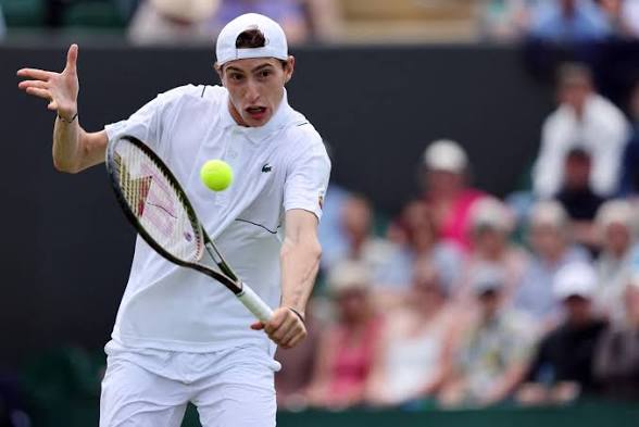TheOneHander1's tweet photo. Wimbledon 🇬🇧 

🇫🇷 Humbert ML & 🇵🇹 Faria over 3.5 sets @ 2.20 +120 3U

Not much to say about Ugo. He is overall the better player and I just love the fact that Bergs won the title against him just 2 days ago. I love the revenge spot and the fact that the odds went from 1.40 to 1.55 just because he lost makes this an excellent bet.
​Shimabukuro surprised me with his performances during this grass season while Faria played some inspiring tennis in the qualifiers here. I can't see anyone losing 3-0 as the match SCREAMS over 3.5.