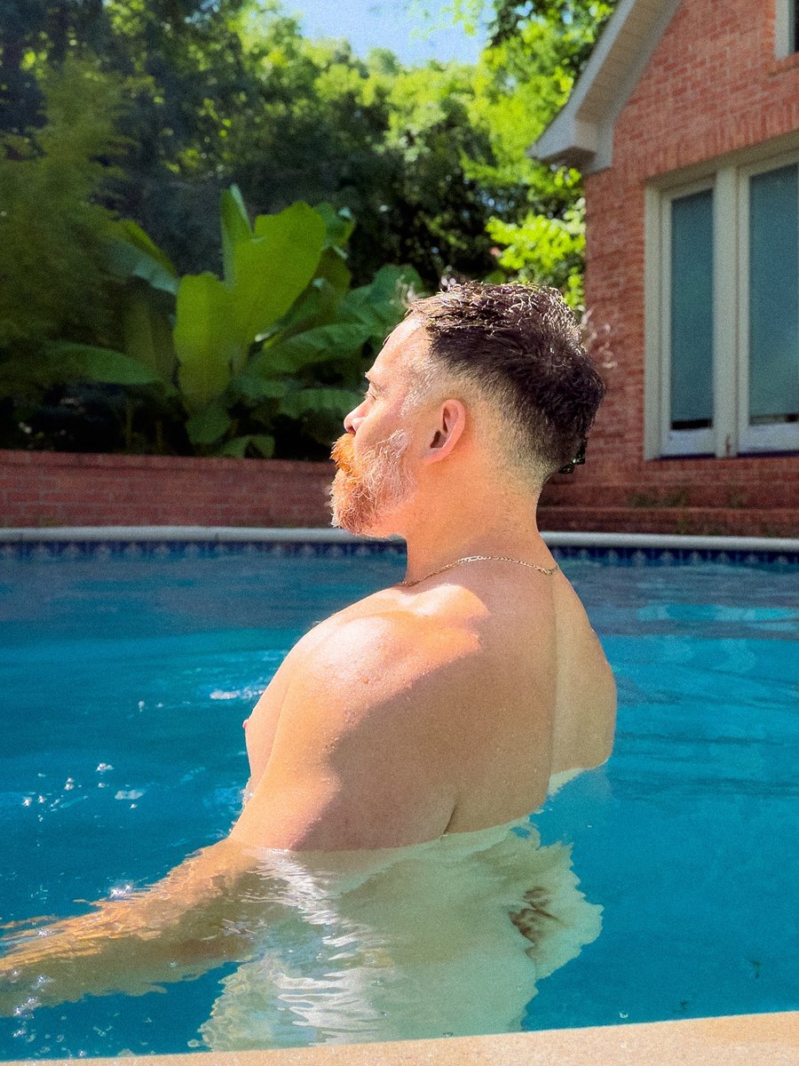 SjStoneMusic's tweet photo. SUMMERMAXXING https://t.co/KtYwhKg15i
