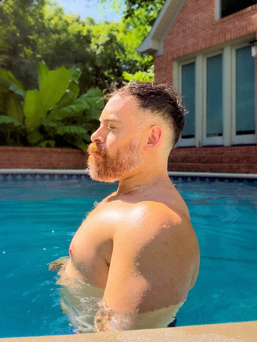 SjStoneMusic's tweet photo. SUMMERMAXXING https://t.co/KtYwhKg15i