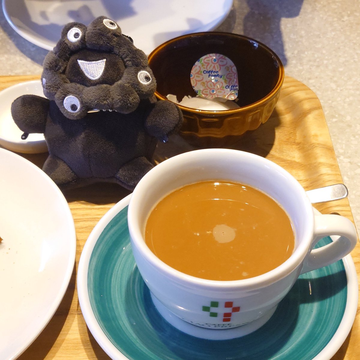 HIRO_JO3WGV's tweet photo. It's coffee time. ☕
#cafeciaopresso
#caffeamericano ☕
#boiledegg #buttertoast 🍞
#カフェチャオプレッソ
#カフェアメリカーノ ☕
#ゆで卵 🥚 #バタートースト 🍞
A day that starts with a cup of coffee ...
Together with Myakumyaku.(´∇`)
もっちりミャクミャク(ミニ 立🖤🤍)と😉 https://t.co/QBk10TO917