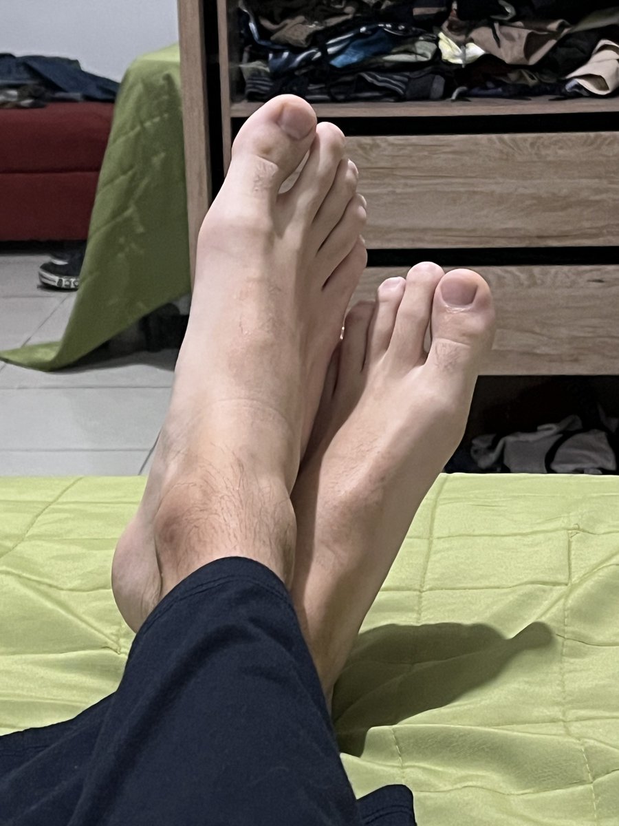 batorgoonbr's tweet photo. é assim que tira foto dos pés? 😅
(acabei de sair do banho hehe https://t.co/eBtYURBupQ