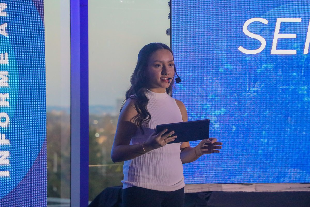 TecCampusAGS's tweet photo. Un año de logros, innovación e impacto que reflejan el compromiso de nuestra comunidad 💙✨

Conoce los proyectos, reconocimientos e iniciativas que marcaron el 2025 en nuestro campus. 📖

🔗 Lee la nota completa en CONECTA: https://t.co/2CcI7IbNG1

#TecCampusAgs https://t.co/mYsPftmAmu