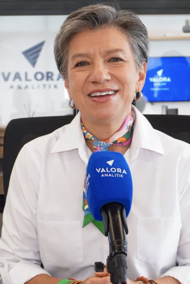 sergiouribeh's tweet photo. Former candidate/Bogota mayor @ClaudiaLopez says she aims to create a center-left party that can rally these progressive voters that are turned-off by @petrogustavo proposal to rewrite the 1991 Constitution

That may be harder after @IvanCepedaCast's narrow loss https://t.co/osn6ASuzp3