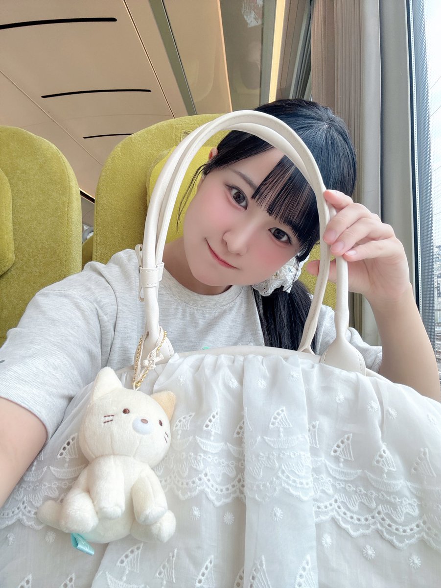 おはようございます！🐾 お気に入りのバッグとにゃんこ( ˶ˆ꒳ˆ