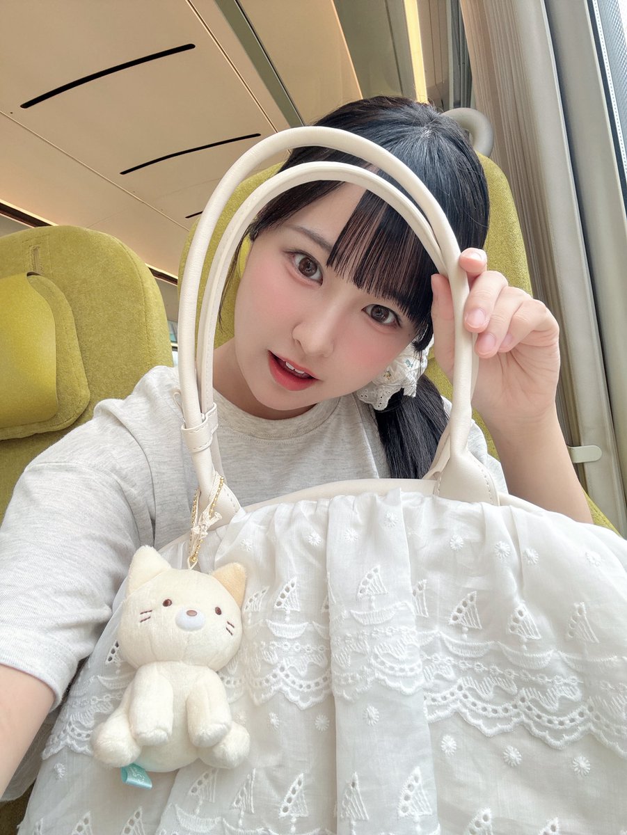 おはようございます！🐾 お気に入りのバッグとにゃんこ( ˶ˆ꒳ˆ