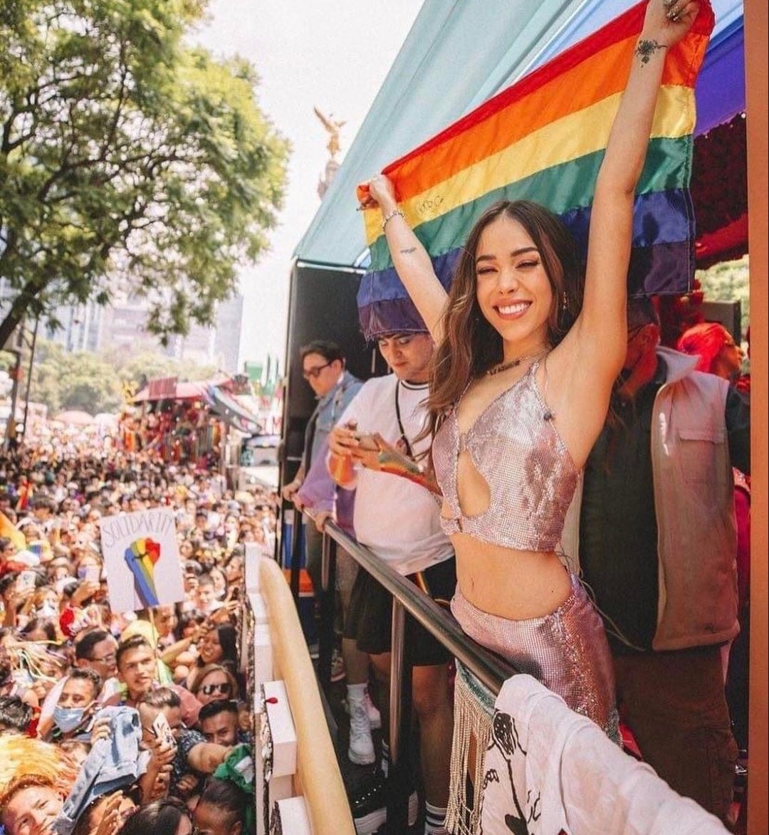 Jaz19H's tweet photo. Un poquito de lo que fue el Pride 🏳️‍🌈✨🌈 #dlaphoto https://t.co/XbR1ZZY0Di